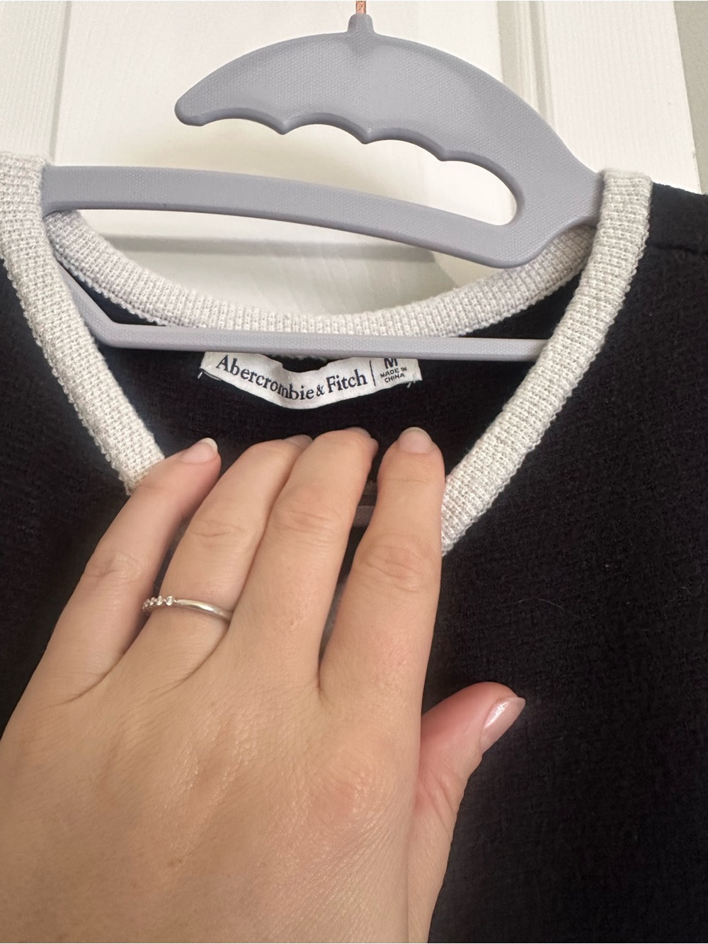 The A&F Mara High-V LuxeLoft Sweater Vest - Picture 4 of 5